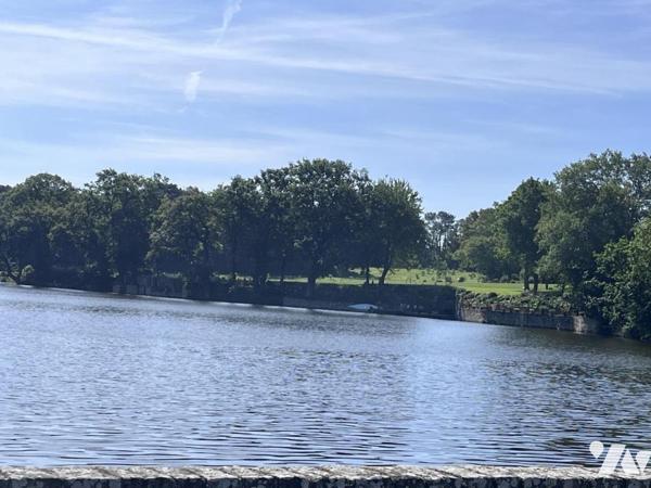 A VENDRE A NOYALO - ENVIRONNEMENT EXCEPTIONNEL - MAISON en PIERRE de "1800"