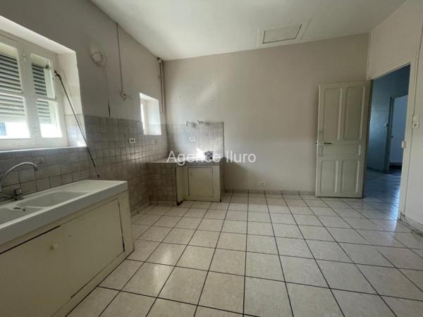 Maison - Oloron-sainte-marie - Réf.:205397 EXCLUSIVITE - MAISON DE VILLE T6 AUX BEAUX VOLUMES AVEC JARDIN ET GARAGE -