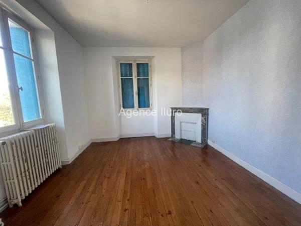 Maison - Oloron-sainte-marie - Réf.:205397 EXCLUSIVITE - MAISON DE VILLE T6 AUX BEAUX VOLUMES AVEC JARDIN ET GARAGE -
