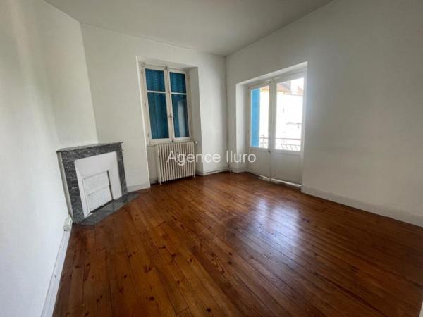 Maison - Oloron-sainte-marie - Réf.:205397 EXCLUSIVITE - MAISON DE VILLE T6 AUX BEAUX VOLUMES AVEC JARDIN ET GARAGE -