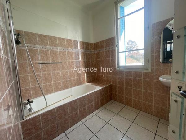 Maison - Oloron-sainte-marie - Réf.:205397 EXCLUSIVITE - MAISON DE VILLE T6 AUX BEAUX VOLUMES AVEC JARDIN ET GARAGE -