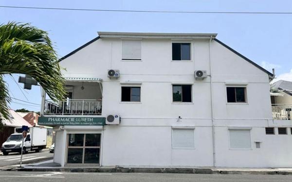 Immeuble à vendre    4 pièces • 238,15 m2 Port-Louis