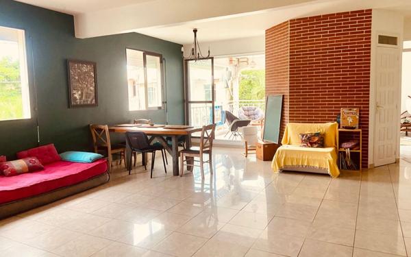 Immeuble à vendre    4 pièces • 238,15 m2 Port-Louis