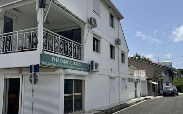 Immeuble à vendre    4 pièces • 238,15 m2 Port-Louis