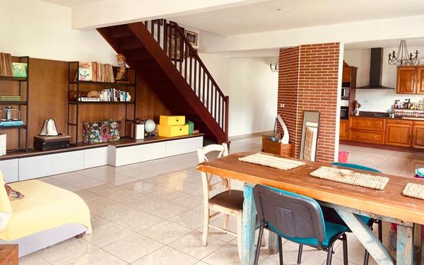 Immeuble à vendre    4 pièces • 238,15 m2 Port-Louis