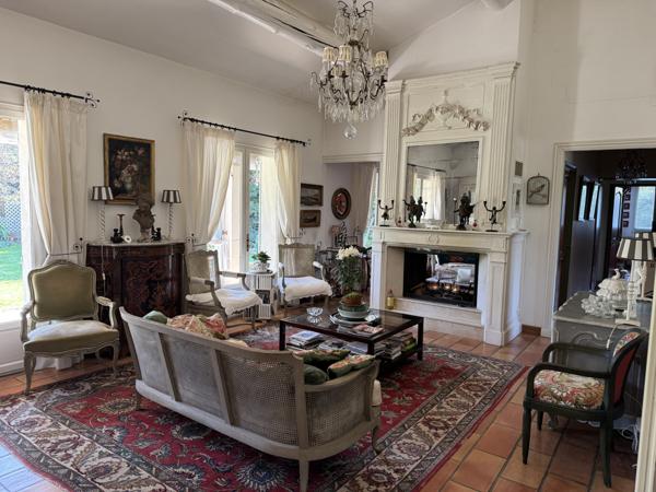 Les Angles (30133) Maison de charme avec grand terrain