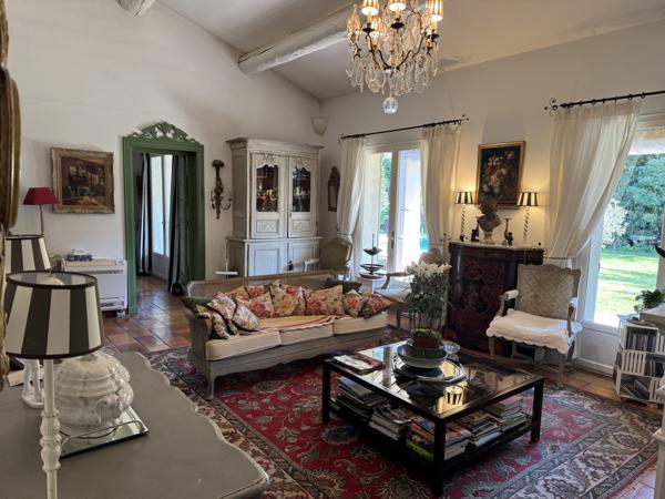 Les Angles (30133) Maison de charme avec grand terrain