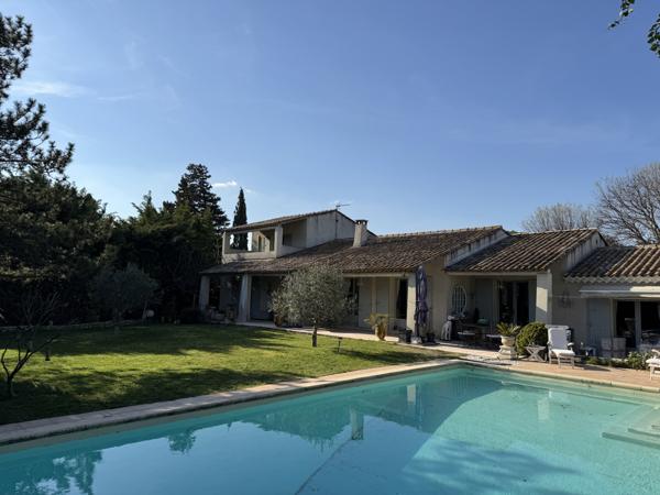 Les Angles (30133) Maison de charme avec grand terrain