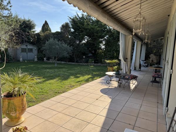 Les Angles (30133) Maison de charme avec grand terrain