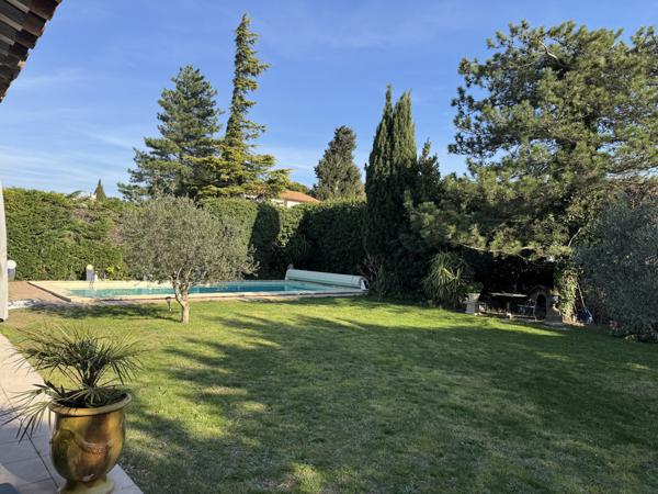 Les Angles (30133) Maison de charme avec grand terrain