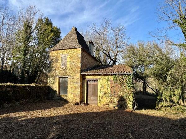 Maison ancienne - Saint-cyprien Très bel ensemble périgourdin aux toitures de lauzes a restaurer.