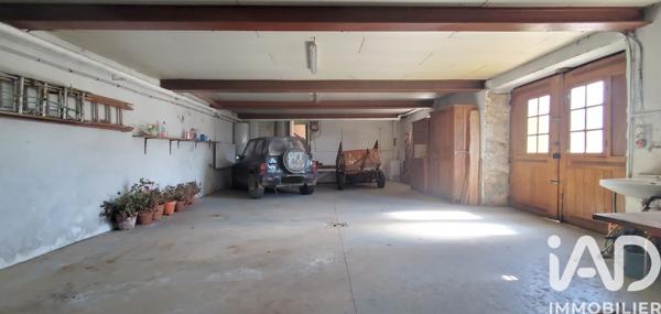 Maison à vendre 11 pièces 283,5 m² Neuvic