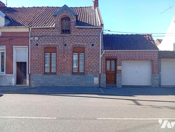 Maison semi individuelle avec garage 