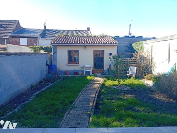 Maison semi individuelle avec garage 