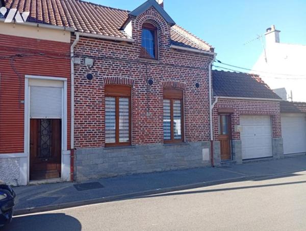 Maison semi individuelle avec garage 