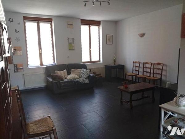 Maison semi individuelle avec garage 