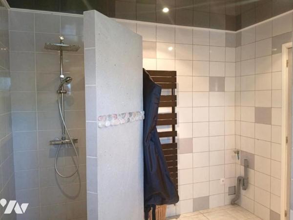 Maison semi individuelle avec garage 