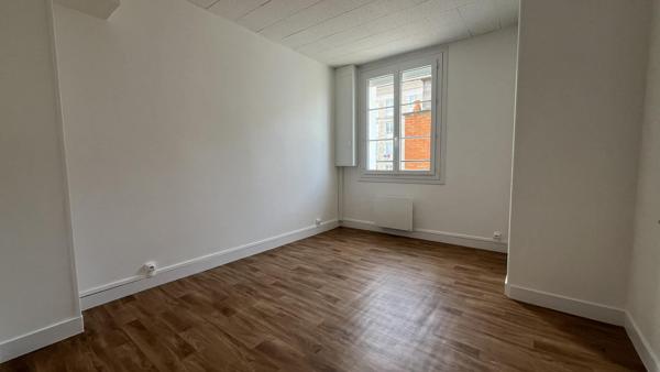 Appartement
                                                                                                                                                                                                                                                                                                                        3 pièce(s)                                                                                                                                                                                                          2 chambre(s)                                                                                                                                                                                                          49  m²
