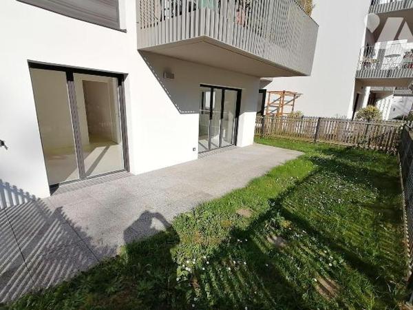 NOUVEAUTE TRENTE CINQ NOTAIRES !!! rue de la Plaisance, proche canal Saint-Martin, au rez-de-ch...