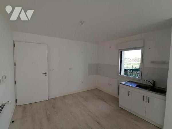 NOUVEAUTE TRENTE CINQ NOTAIRES !!! rue de la Plaisance, proche canal Saint-Martin, au rez-de-ch...