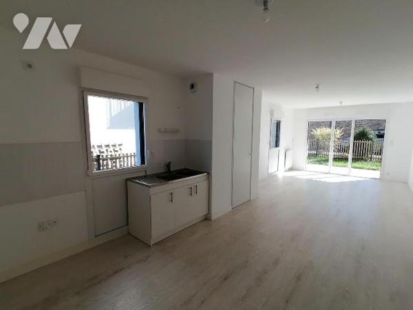 NOUVEAUTE TRENTE CINQ NOTAIRES !!! rue de la Plaisance, proche canal Saint-Martin, au rez-de-ch...