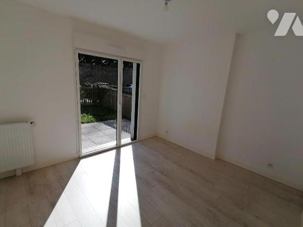 NOUVEAUTE TRENTE CINQ NOTAIRES !!! rue de la Plaisance, proche canal Saint-Martin, au rez-de-ch...