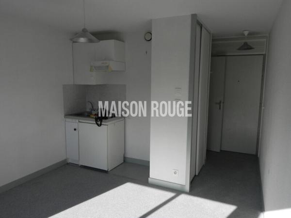 RENNES : studio avec place de parking privative