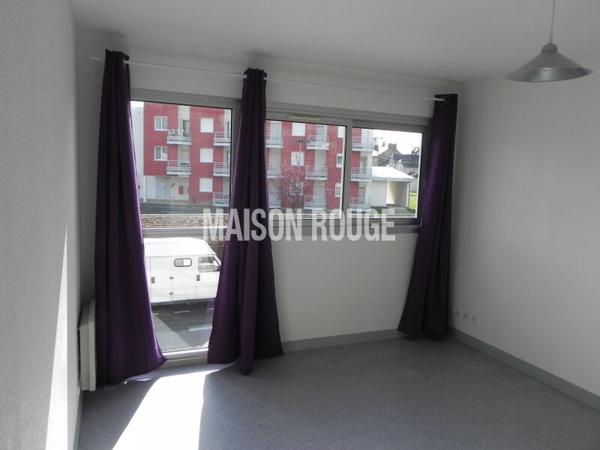 RENNES : studio avec place de parking privative