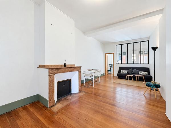 A VENDRE - Toulouse Matabiau - Appartement T2 dans immeuble toulousain avec grande terrasse