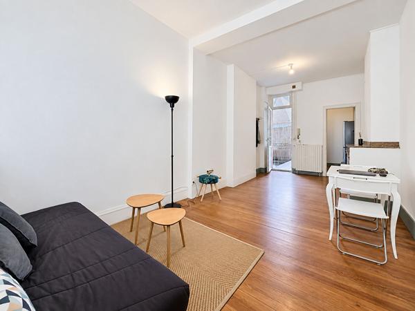 A VENDRE - Toulouse Matabiau - Appartement T2 dans immeuble toulousain avec grande terrasse