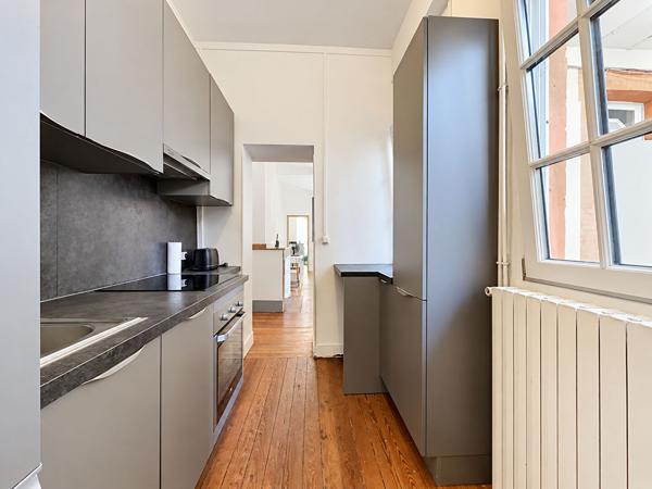 A VENDRE - Toulouse Matabiau - Appartement T2 dans immeuble toulousain avec grande terrasse