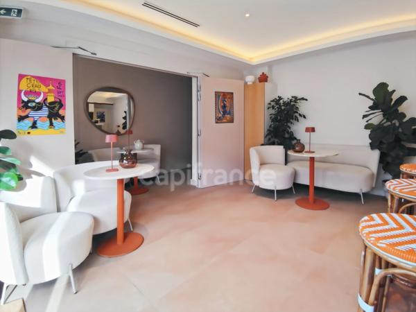GARD (30) LE GRAU-DU-Roi (30240) à vendre Murs & fonds fonds de commerce hôtel -10 ch de 200 m 2 à 100 m plage et port.