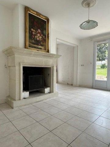 Maison à vendre à Baugé-en-Anjou dans le Maine-et-Loire (49150), ref : LB/2575 CENTRE Maison à vendre à Baugé-en-Anjou dans le Maine-et-Loire (49150), ref : LB/2575 CENTRE