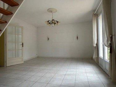 Maison à vendre à Baugé-en-Anjou dans le Maine-et-Loire (49150), ref : LB/2575 CENTRE Maison à vendre à Baugé-en-Anjou dans le Maine-et-Loire (49150), ref : LB/2575 CENTRE