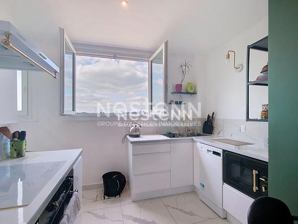 Appartement Dreux lumineux 4 pièces rénové 75 m² à proximité immédiate de la gare avec 3 balcons, parking et cave