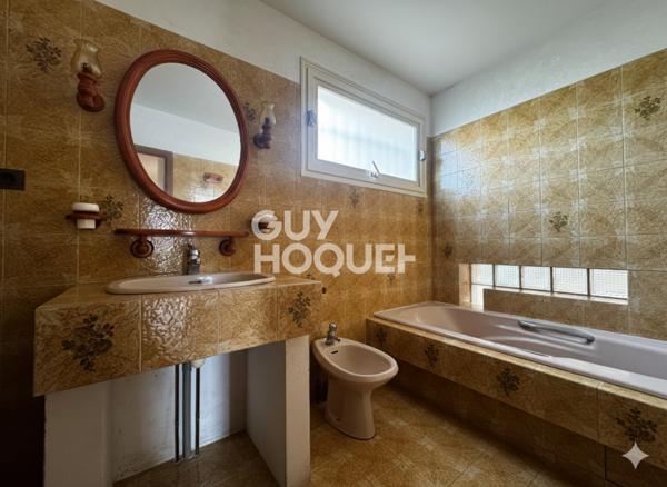 MAISON À VENDRE DE 8 PIÈCES DE 264,00 M²