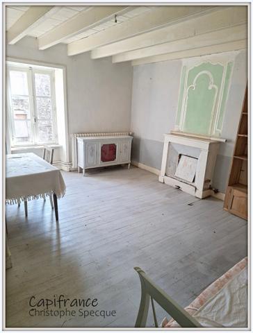 Maison à vendre en pierre de 143 m² habitable , grange, terrain CELLES SUR DUROLLE (63)