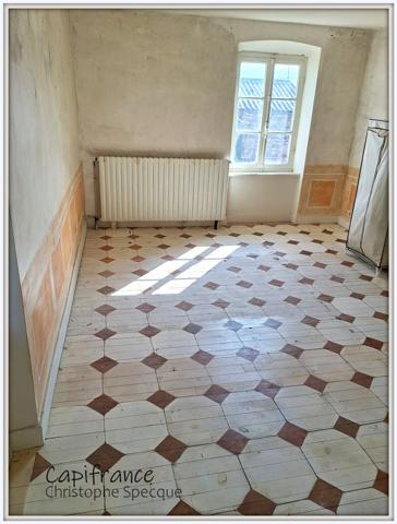 Maison à vendre en pierre de 143 m² habitable , grange, terrain CELLES SUR DUROLLE (63)