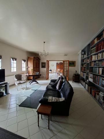 Saumur, Quartier de St-Hilaire-St Florent, maison de caractère avec piscine chauffée, 225 m²