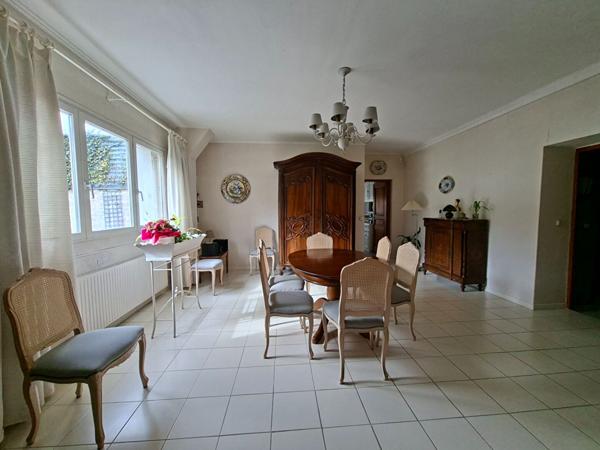 Saumur, Quartier de St-Hilaire-St Florent, maison de caractère avec piscine chauffée, 225 m²