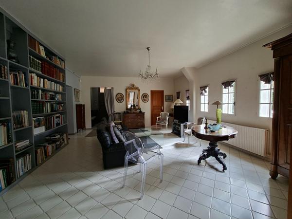 Saumur, Quartier de St-Hilaire-St Florent, maison de caractère avec piscine chauffée, 225 m²