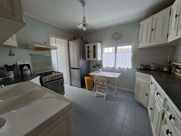 Saumur, Quartier de St-Hilaire-St Florent, maison de caractère avec piscine chauffée, 225 m²