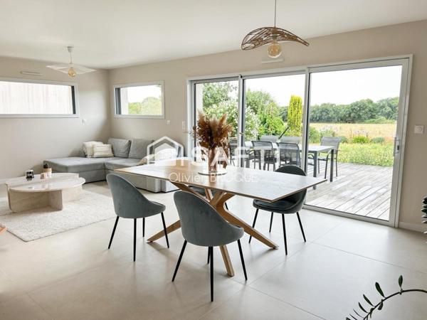 maison très récente, la campagne à la ville, proche de toutes commoditées à pied, belle pièce de vie, vie de plain pied