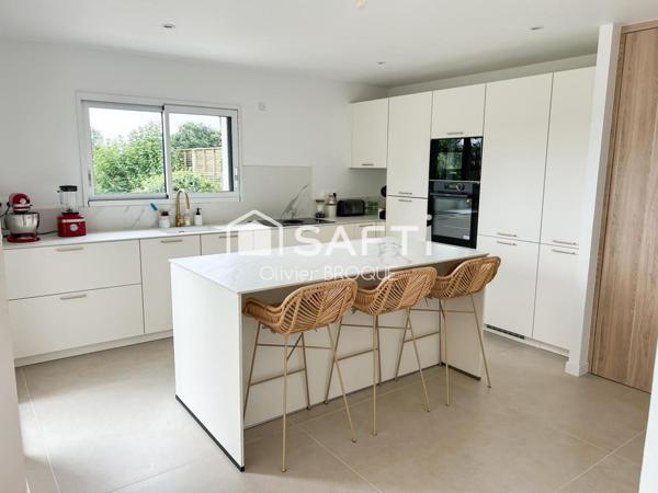 maison très récente, la campagne à la ville, proche de toutes commoditées à pied, belle pièce de vie, vie de plain pied