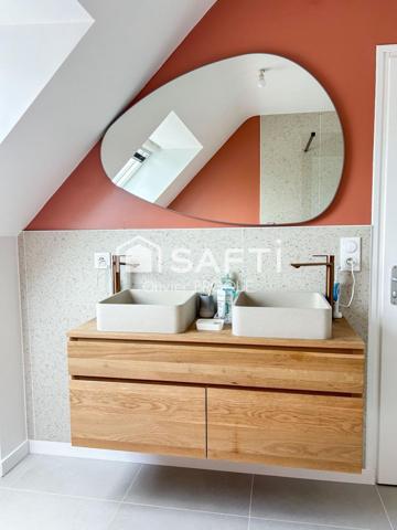 maison très récente, la campagne à la ville, proche de toutes commoditées à pied, belle pièce de vie, vie de plain pied