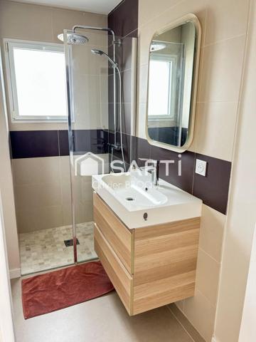 maison très récente, la campagne à la ville, proche de toutes commoditées à pied, belle pièce de vie, vie de plain pied