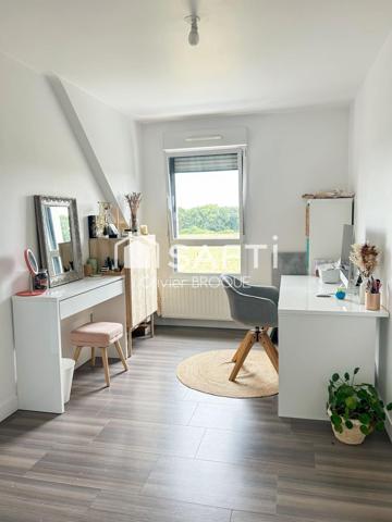 maison très récente, la campagne à la ville, proche de toutes commoditées à pied, belle pièce de vie, vie de plain pied