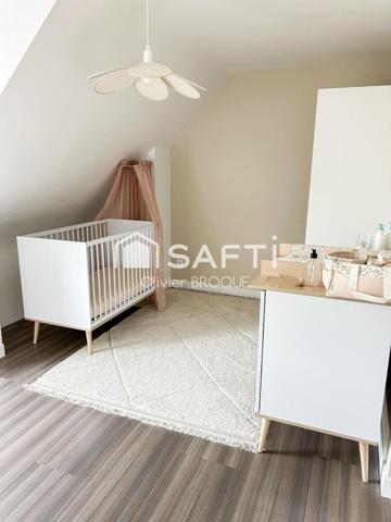 maison très récente, la campagne à la ville, proche de toutes commoditées à pied, belle pièce de vie, vie de plain pied