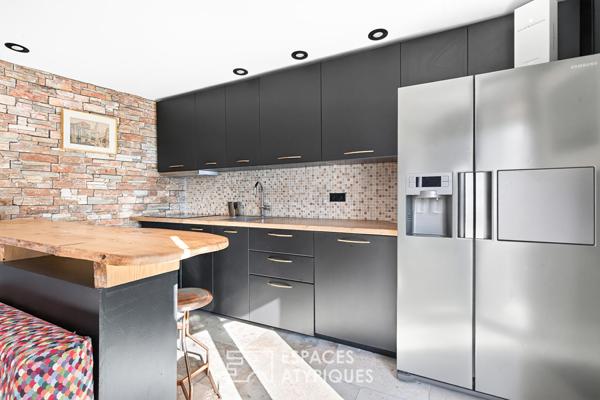 Appartement traversant avec deux terrasses et sauna – Place du Tertre