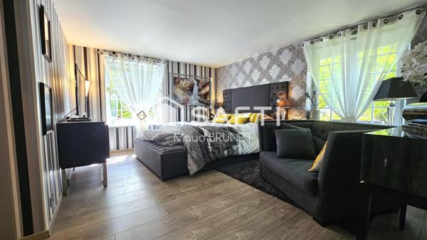 Propriété de charme en pierre avec piscine chauffée